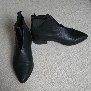 COCLICO Black Leather Ankle Booties